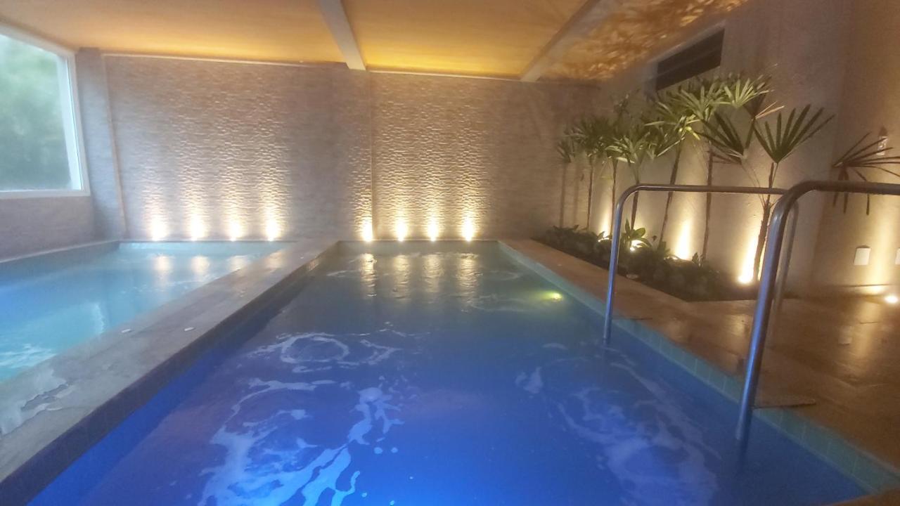 Apartamento de 2 Quartos com Vista para a Piscina